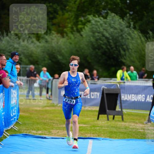 30.08.2026 - Elbe Triathlon Hamburg LAZAROV Photography http://msf.ph/oto/10069667 30.08.2026 12:40:47 Ziel 1751 meine-sportfotos.de