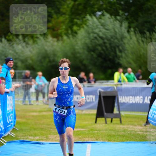 30.08.2026 - Elbe Triathlon Hamburg LAZAROV Photography http://msf.ph/oto/10069675 30.08.2026 12:40:47 Ziel 1751 meine-sportfotos.de