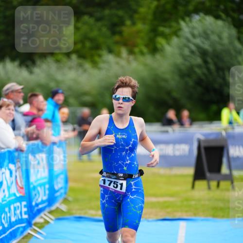 30.08.2026 - Elbe Triathlon Hamburg LAZAROV Photography http://msf.ph/oto/10069687 30.08.2026 12:40:48 Ziel 1751 meine-sportfotos.de
