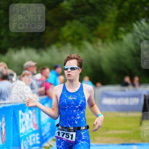 30.08.2026 - Elbe Triathlon Hamburg LAZAROV Photography http://msf.ph/oto/10069696 30.08.2026 12:40:49 Ziel 1751 meine-sportfotos.de