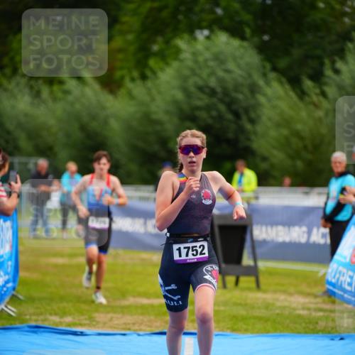 30.08.2026 - Elbe Triathlon Hamburg LAZAROV Photography http://msf.ph/oto/10069712 30.08.2026 12:41:10 Ziel 1726, 1752 meine-sportfotos.de