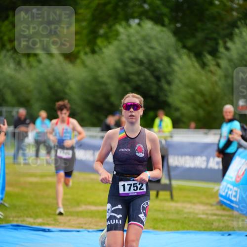 30.08.2026 - Elbe Triathlon Hamburg LAZAROV Photography http://msf.ph/oto/10069715 30.08.2026 12:41:10 Ziel 1726, 1752 meine-sportfotos.de