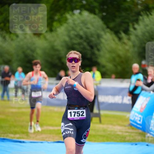 30.08.2026 - Elbe Triathlon Hamburg LAZAROV Photography http://msf.ph/oto/10069718 30.08.2026 12:41:10 Ziel 1726, 1752 meine-sportfotos.de
