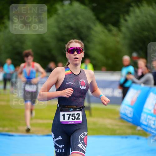 30.08.2026 - Elbe Triathlon Hamburg LAZAROV Photography http://msf.ph/oto/10069724 30.08.2026 12:41:11 Ziel 1726, 1752 meine-sportfotos.de