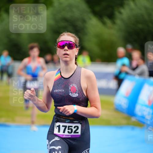 30.08.2026 - Elbe Triathlon Hamburg LAZAROV Photography http://msf.ph/oto/10069731 30.08.2026 12:41:11 Ziel 1726, 1752 meine-sportfotos.de