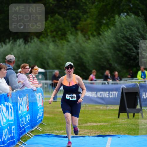 30.08.2026 - Elbe Triathlon Hamburg LAZAROV Photography http://msf.ph/oto/10069764 30.08.2026 12:41:32 Ziel 1709 meine-sportfotos.de