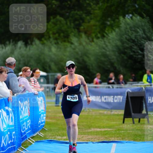 30.08.2026 - Elbe Triathlon Hamburg LAZAROV Photography http://msf.ph/oto/10069767 30.08.2026 12:41:32 Ziel 1709 meine-sportfotos.de