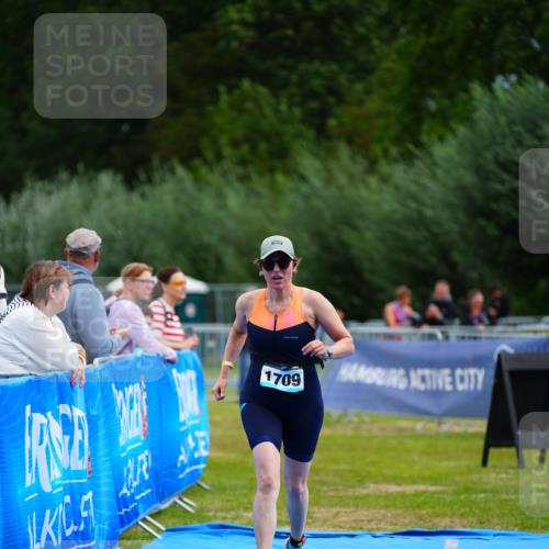 30.08.2026 - Elbe Triathlon Hamburg LAZAROV Photography http://msf.ph/oto/10069774 30.08.2026 12:41:33 Ziel 1709 meine-sportfotos.de
