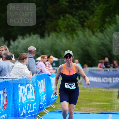 30.08.2026 - Elbe Triathlon Hamburg LAZAROV Photography http://msf.ph/oto/10069784 30.08.2026 12:41:33 Ziel 1709 meine-sportfotos.de