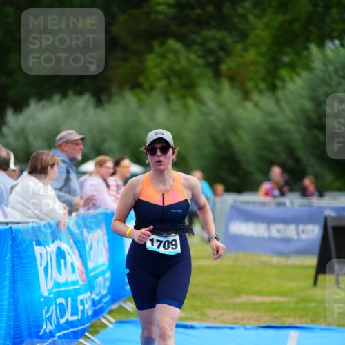 30.08.2026 - Elbe Triathlon Hamburg LAZAROV Photography http://msf.ph/oto/10069787 30.08.2026 12:41:34 Ziel 1709 meine-sportfotos.de