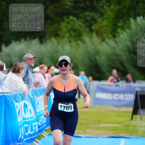 30.08.2026 - Elbe Triathlon Hamburg LAZAROV Photography http://msf.ph/oto/10069789 30.08.2026 12:41:34 Ziel 1709 meine-sportfotos.de