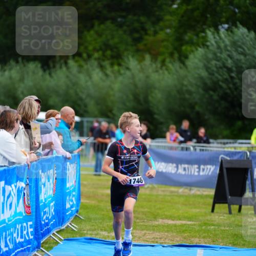 30.08.2026 - Elbe Triathlon Hamburg LAZAROV Photography http://msf.ph/oto/10069799 30.08.2026 12:42:08 Ziel 1727, 1746 meine-sportfotos.de