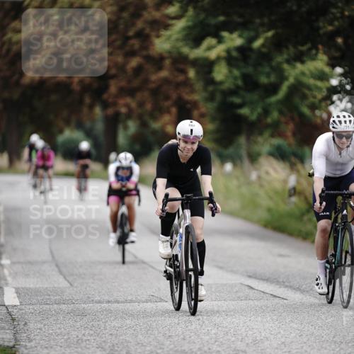 30.08.2026 - Elbe Triathlon Hamburg Michael Burmester http://msf.ph/oto/10069800 30.08.2026 09:45:33 Radfahren 354, 548, 655, 751, 859, 869, 882 meine-sportfotos.de