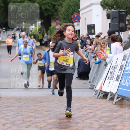 30.08.2026 - Blankeneser Heldenlauf Lena Gebhardt http://msf.ph/oto/10069801 30.08.2026 10:05:18 Ziel 1053, 1692, 1802 meine-sportfotos.de