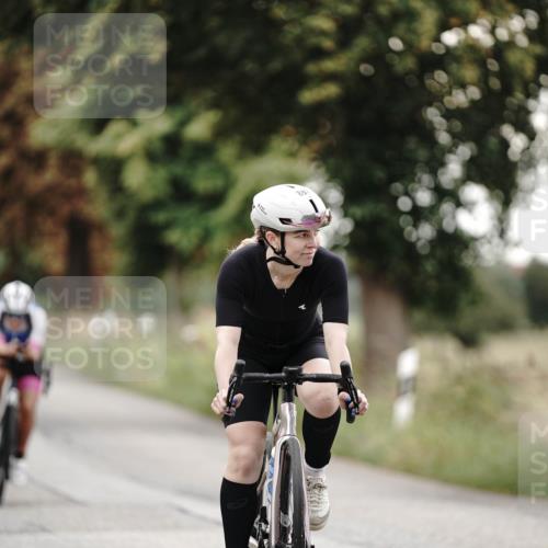 30.08.2026 - Elbe Triathlon Hamburg Michael Burmester http://msf.ph/oto/10069804 30.08.2026 09:45:34 Radfahren 354, 548, 655, 751, 859, 869, 882 meine-sportfotos.de