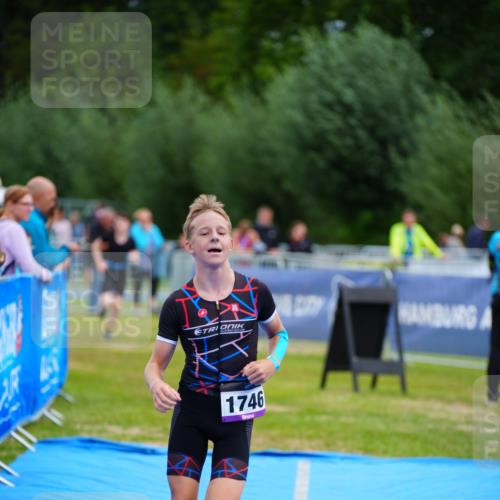 30.08.2026 - Elbe Triathlon Hamburg LAZAROV Photography http://msf.ph/oto/10069815 30.08.2026 12:42:10 Ziel 1727, 1746 meine-sportfotos.de