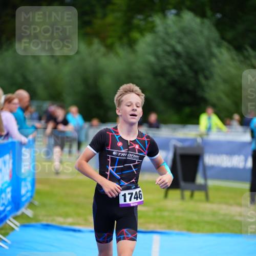 30.08.2026 - Elbe Triathlon Hamburg LAZAROV Photography http://msf.ph/oto/10069818 30.08.2026 12:42:10 Ziel 1727, 1746 meine-sportfotos.de