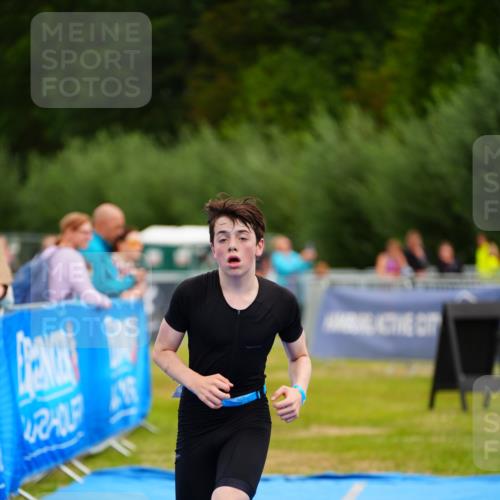 30.08.2026 - Elbe Triathlon Hamburg LAZAROV Photography http://msf.ph/oto/10069827 30.08.2026 12:42:16 Ziel 1727 meine-sportfotos.de