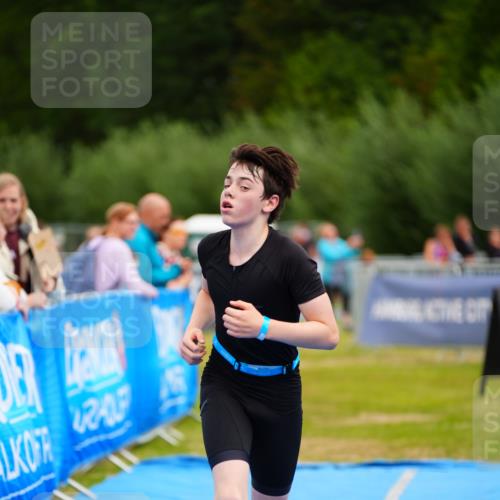 30.08.2026 - Elbe Triathlon Hamburg LAZAROV Photography http://msf.ph/oto/10069831 30.08.2026 12:42:16 Ziel 1727 meine-sportfotos.de