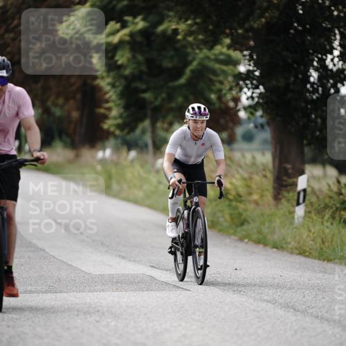 30.08.2026 - Elbe Triathlon Hamburg Michael Burmester http://msf.ph/oto/10069832 30.08.2026 09:49:22 Radfahren 329, 391, 405, 476, 509, 597 meine-sportfotos.de