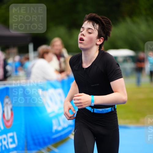 30.08.2026 - Elbe Triathlon Hamburg LAZAROV Photography http://msf.ph/oto/10069843 30.08.2026 12:42:17 Ziel 1727 meine-sportfotos.de