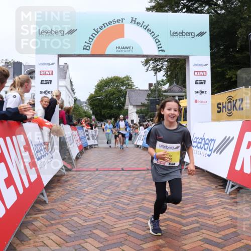 30.08.2026 - Blankeneser Heldenlauf Lena Gebhardt http://msf.ph/oto/10069854 30.08.2026 10:05:21 Ziel 1107, 1657, 1658, 1659, 1802 meine-sportfotos.de