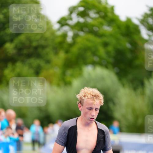 30.08.2026 - Elbe Triathlon Hamburg LAZAROV Photography http://msf.ph/oto/10069870 30.08.2026 12:42:44 Ziel 1735 meine-sportfotos.de