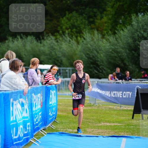 30.08.2026 - Elbe Triathlon Hamburg LAZAROV Photography http://msf.ph/oto/10069874 30.08.2026 12:43:46 Ziel 1742 meine-sportfotos.de