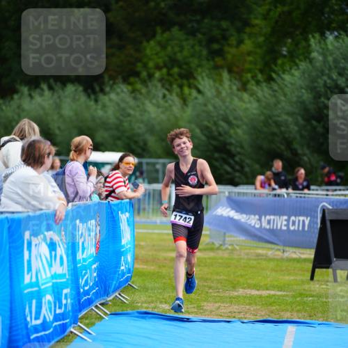 30.08.2026 - Elbe Triathlon Hamburg LAZAROV Photography http://msf.ph/oto/10069877 30.08.2026 12:43:47 Ziel 1742 meine-sportfotos.de