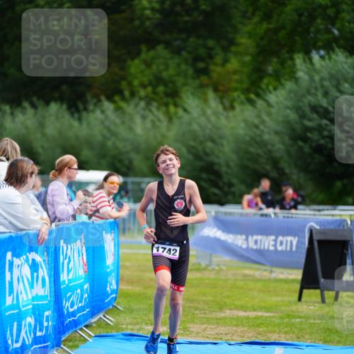 30.08.2026 - Elbe Triathlon Hamburg LAZAROV Photography http://msf.ph/oto/10069881 30.08.2026 12:43:47 Ziel 1742 meine-sportfotos.de