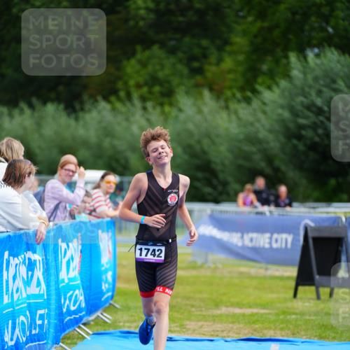 30.08.2026 - Elbe Triathlon Hamburg LAZAROV Photography http://msf.ph/oto/10069884 30.08.2026 12:43:48 Ziel 1742 meine-sportfotos.de