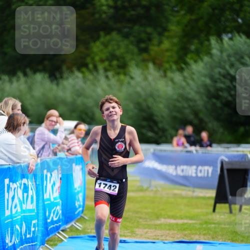 30.08.2026 - Elbe Triathlon Hamburg LAZAROV Photography http://msf.ph/oto/10069887 30.08.2026 12:43:48 Ziel 1742 meine-sportfotos.de