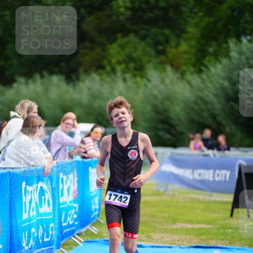 30.08.2026 - Elbe Triathlon Hamburg LAZAROV Photography http://msf.ph/oto/10069890 30.08.2026 12:43:48 Ziel 1742 meine-sportfotos.de