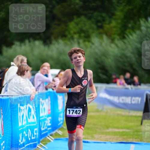 30.08.2026 - Elbe Triathlon Hamburg LAZAROV Photography http://msf.ph/oto/10069892 30.08.2026 12:43:48 Ziel 1742 meine-sportfotos.de