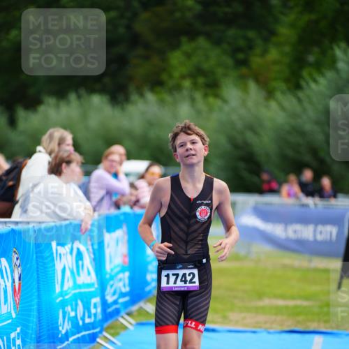 30.08.2026 - Elbe Triathlon Hamburg LAZAROV Photography http://msf.ph/oto/10069894 30.08.2026 12:43:48 Ziel 1742 meine-sportfotos.de