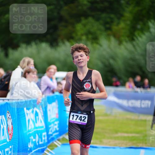 30.08.2026 - Elbe Triathlon Hamburg LAZAROV Photography http://msf.ph/oto/10069898 30.08.2026 12:43:49 Ziel 1742 meine-sportfotos.de