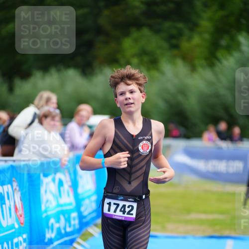 30.08.2026 - Elbe Triathlon Hamburg LAZAROV Photography http://msf.ph/oto/10069903 30.08.2026 12:43:49 Ziel 1742 meine-sportfotos.de