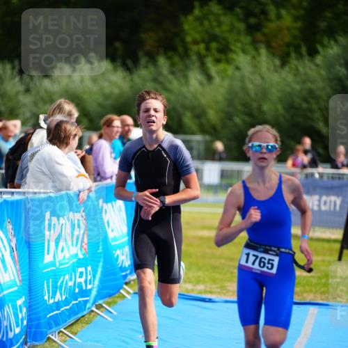 30.08.2026 - Elbe Triathlon Hamburg LAZAROV Photography http://msf.ph/oto/10069923 30.08.2026 12:44:12 Ziel 1747, 1765 meine-sportfotos.de