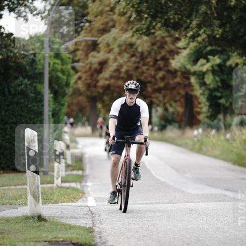 30.08.2026 - Elbe Triathlon Hamburg Michael Burmester http://msf.ph/oto/10069938 30.08.2026 09:50:35 Radfahren 501, 858 meine-sportfotos.de