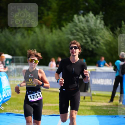 30.08.2026 - Elbe Triathlon Hamburg LAZAROV Photography http://msf.ph/oto/10069942 30.08.2026 12:44:45 Ziel 1743, 1745 meine-sportfotos.de