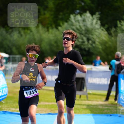 30.08.2026 - Elbe Triathlon Hamburg LAZAROV Photography http://msf.ph/oto/10069944 30.08.2026 12:44:45 Ziel 1743, 1745 meine-sportfotos.de