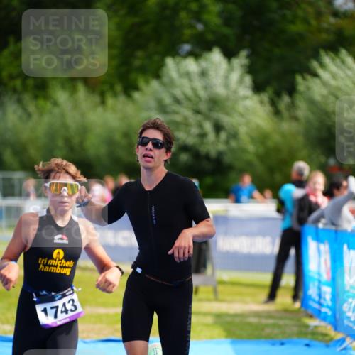 30.08.2026 - Elbe Triathlon Hamburg LAZAROV Photography http://msf.ph/oto/10069946 30.08.2026 12:44:45 Ziel 1743, 1745 meine-sportfotos.de