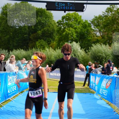 30.08.2026 - Elbe Triathlon Hamburg LAZAROV Photography http://msf.ph/oto/10069952 30.08.2026 12:44:46 Ziel 1743, 1745 meine-sportfotos.de