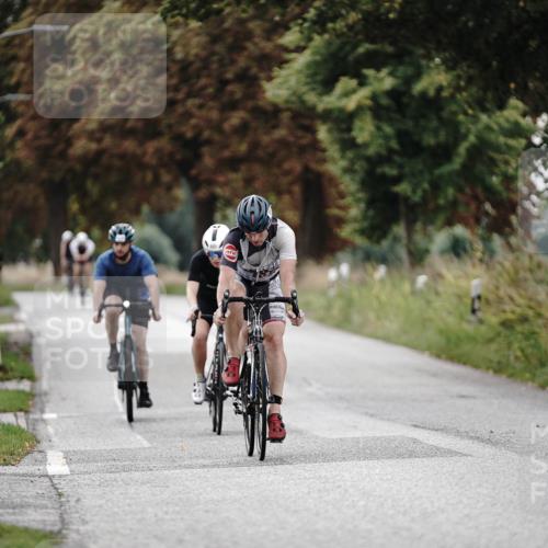 30.08.2026 - Elbe Triathlon Hamburg Michael Burmester http://msf.ph/oto/10069953 30.08.2026 09:50:53 Radfahren 281, 398, 514, 800 meine-sportfotos.de