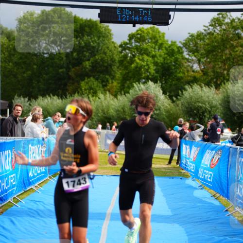 30.08.2026 - Elbe Triathlon Hamburg LAZAROV Photography http://msf.ph/oto/10069955 30.08.2026 12:44:46 Ziel 1743, 1745 meine-sportfotos.de