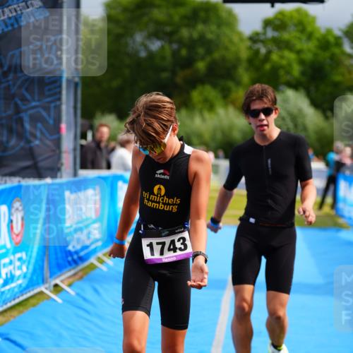 30.08.2026 - Elbe Triathlon Hamburg LAZAROV Photography http://msf.ph/oto/10069958 30.08.2026 12:44:47 Ziel 1743, 1745 meine-sportfotos.de