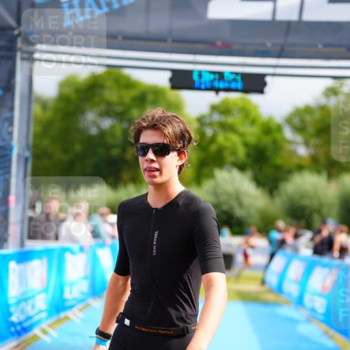 30.08.2026 - Elbe Triathlon Hamburg LAZAROV Photography http://msf.ph/oto/10069974 30.08.2026 12:44:49 Ziel 1743, 1745 meine-sportfotos.de
