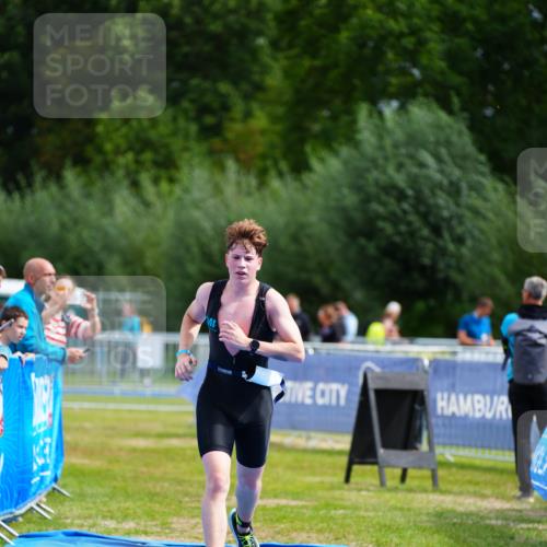 30.08.2026 - Elbe Triathlon Hamburg LAZAROV Photography http://msf.ph/oto/10069977 30.08.2026 12:45:18 Ziel 1733 meine-sportfotos.de