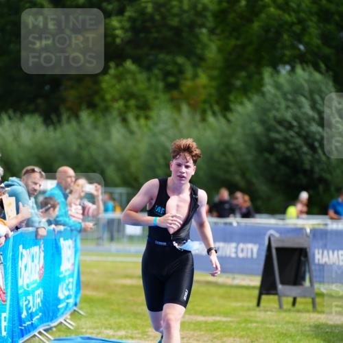 30.08.2026 - Elbe Triathlon Hamburg LAZAROV Photography http://msf.ph/oto/10069984 30.08.2026 12:45:19 Ziel 1733 meine-sportfotos.de