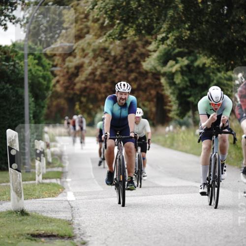 30.08.2026 - Elbe Triathlon Hamburg Michael Burmester http://msf.ph/oto/10069985 30.08.2026 09:51:16 Radfahren 565, 570, 708, 709, 754, 860, 936, 977 meine-sportfotos.de